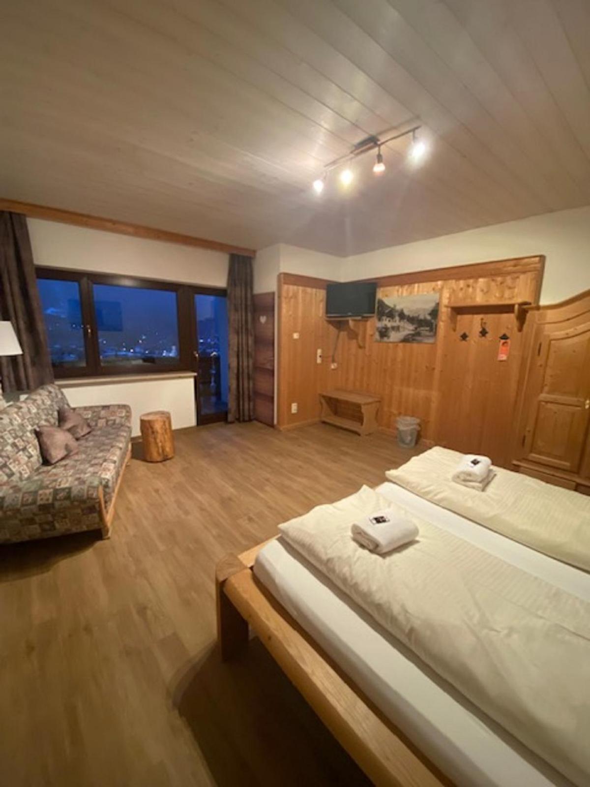 Alpenappartements Schwalbennestl Mittenwald Exterior photo